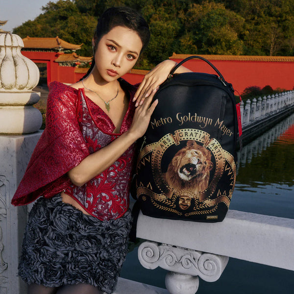 Mochila Urbano Unisex Sprayground Mochila Dlxsv Mgm Logo Shark Mochila Urbano Unisex Sprayground Mochila Dlxsv Mgm Logo Shark