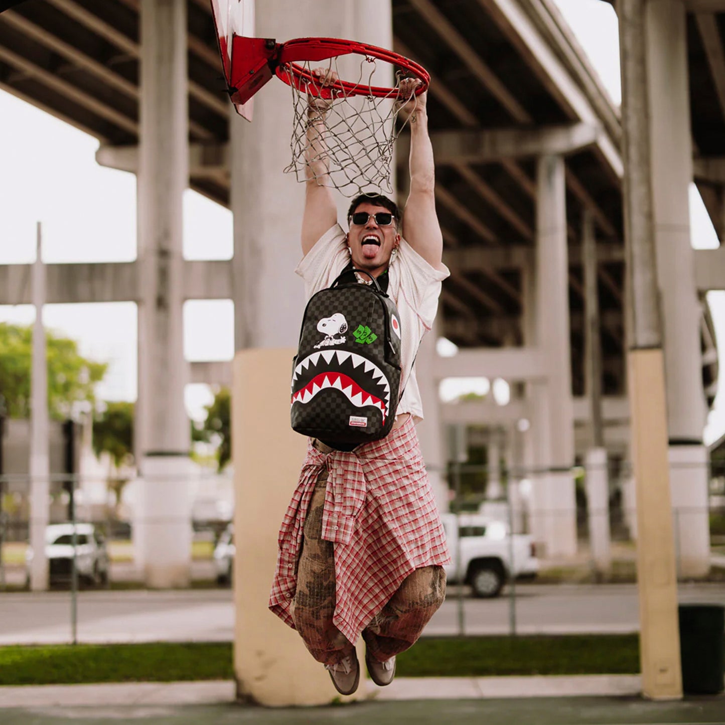 Mochila Urbano Unisex Sprayground Dlxsv Peanuts Snoopy Top Shark Money Mochila Urbano Unisex Sprayground Dlxsv Peanuts Snoopy Top Shark Money
