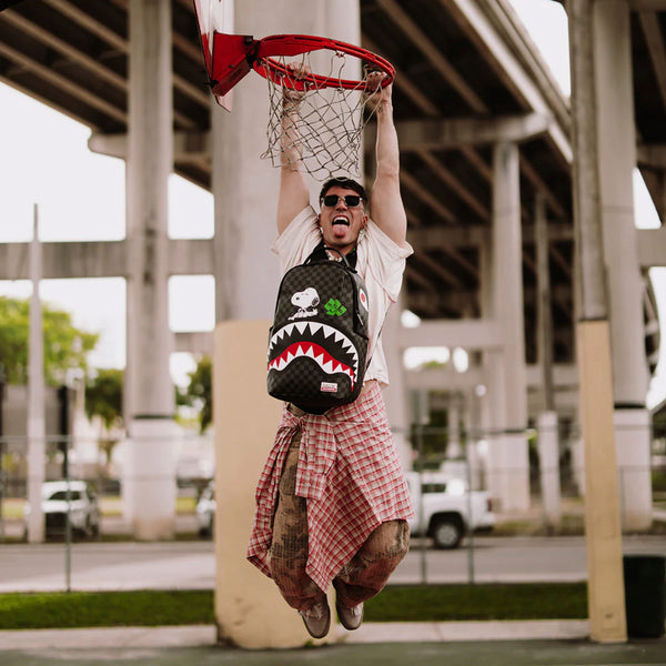 Mochila Urbano Unisex Sprayground Dlxsv Peanuts Snoopy Top Shark Money Mochila Urbano Unisex Sprayground Dlxsv Peanuts Snoopy Top Shark Money