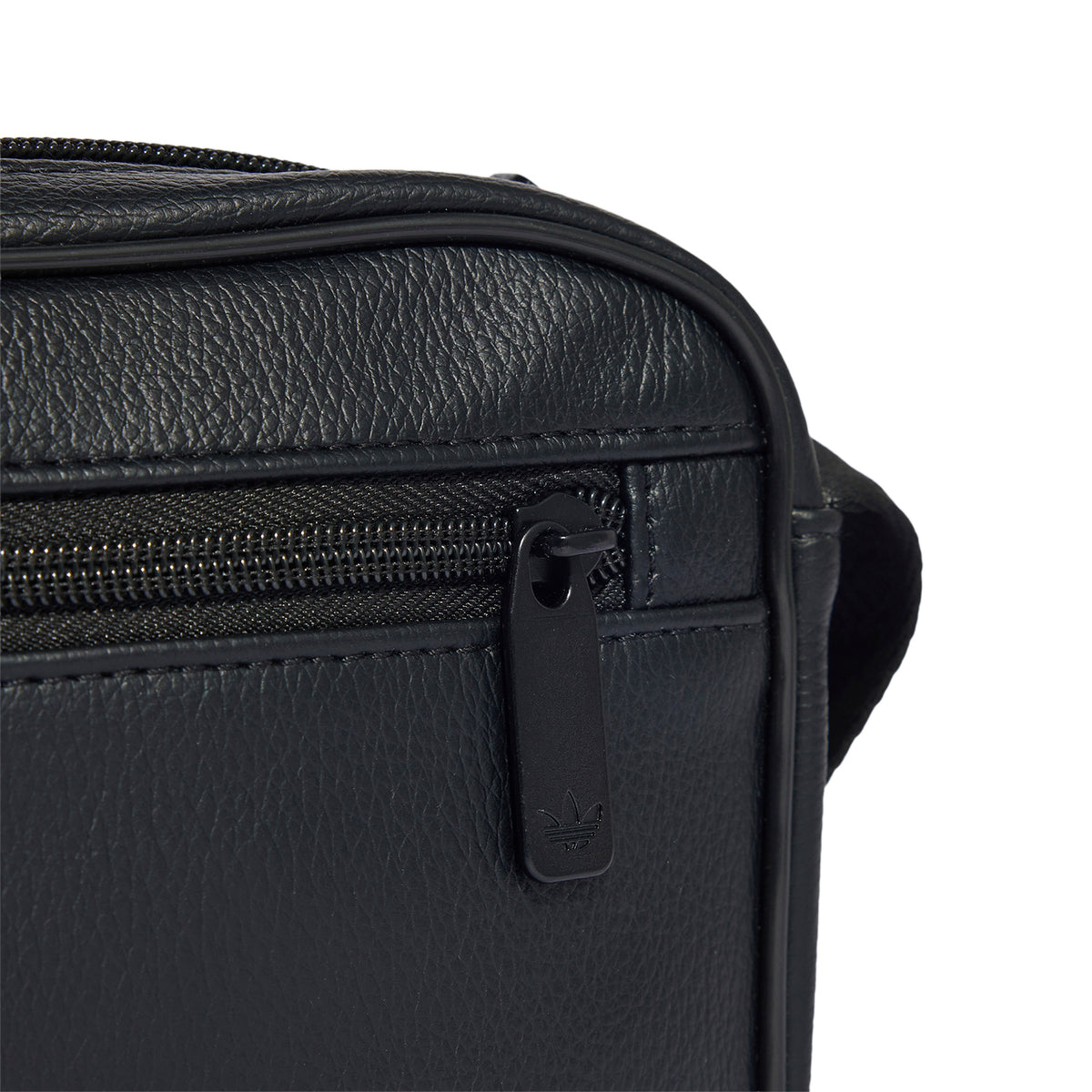 Bolso Adidas Unisex Adicolor Classic Mini Airliner Negro Bolso Adidas Unisex Adicolor Classic Mini Airliner Negro