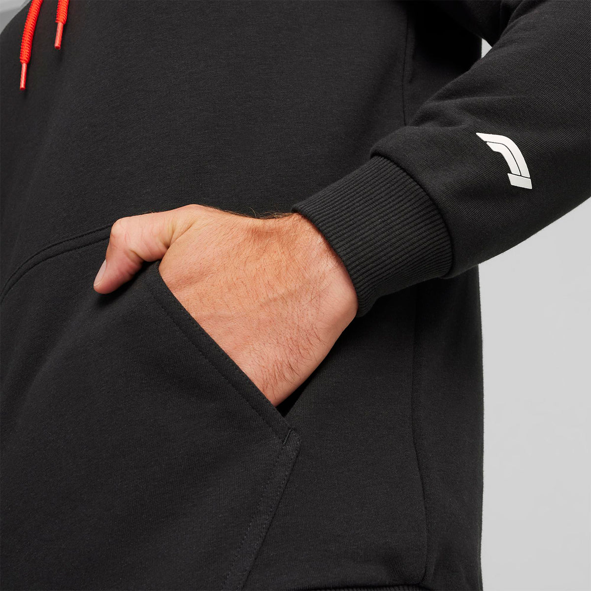 Polera Motorsport Hombre Puma F1 Logo Graphic Hoodie color Negro Original - código 625693 01