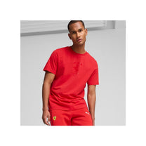 Polos Motorsport Hombre Puma Ferrari Race Tonal Big Shield Tee color Rosado Outfit streetwear - código 627057 02