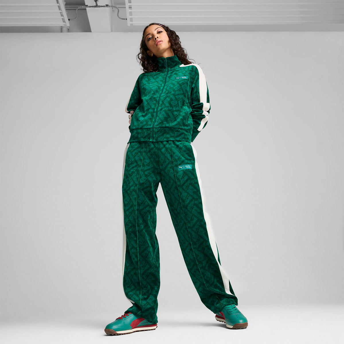 Casaca Urbano Mujer Puma X Squid Game T7 Iconic Track Jacket color Verde Original - código 627432 86