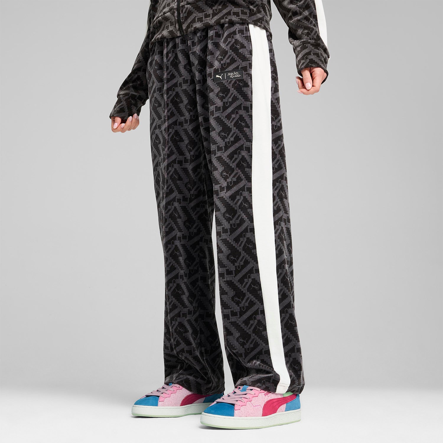 Pantalon Urbano Mujer Puma X Squid Game T7 Iconic Straight Tra color Negro Para uso diario - código 627433 01