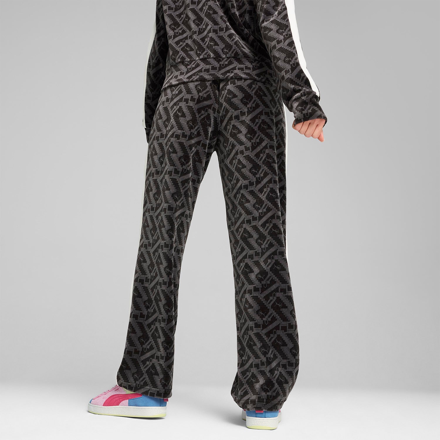 Pantalon Urbano Mujer Puma X Squid Game T7 Iconic Straight Tra color Negro Moda Urbana - código 627433 01