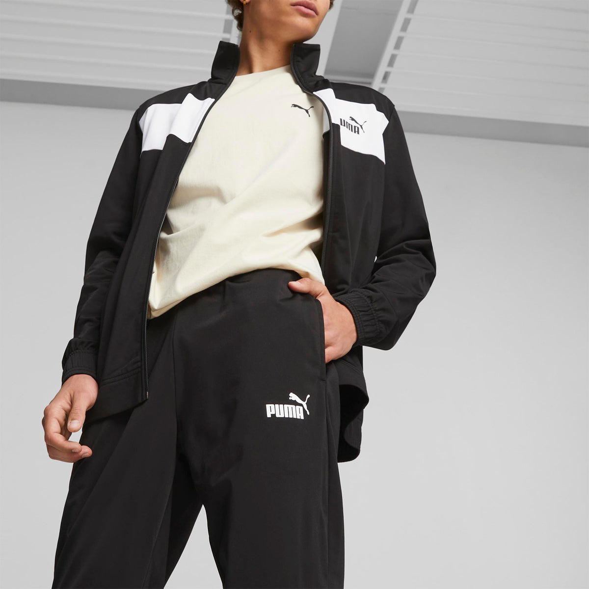 Buzo Urbano Hombre Puma Poly Suit cl color Negro Para uso diario - código 677427 01