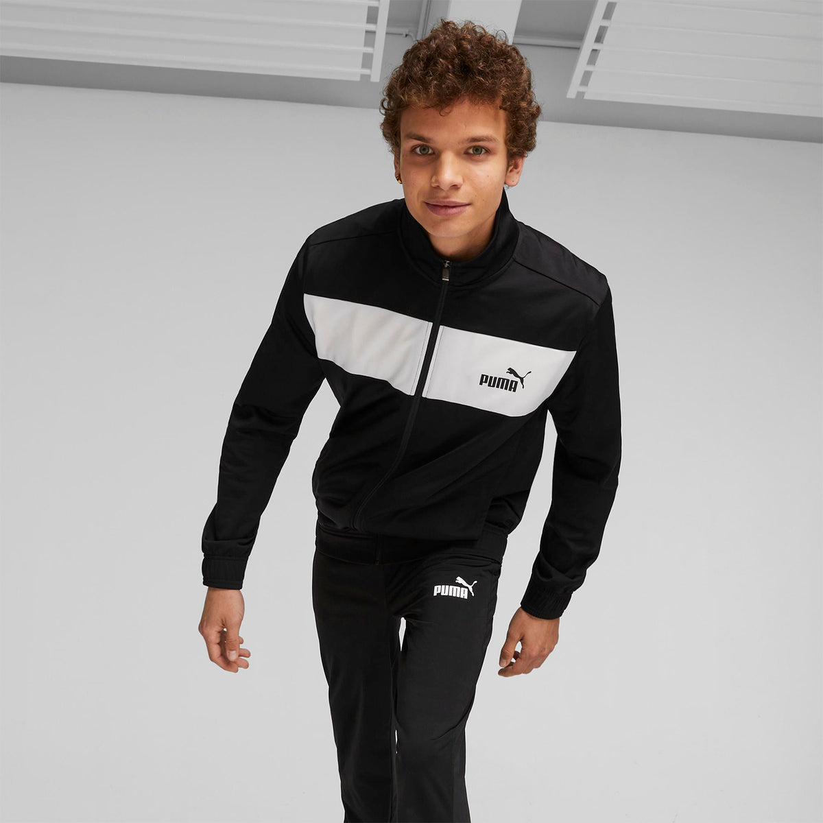 Buzo Urbano Hombre Puma Poly Suit cl color Negro Prendas Lifestyle - código 677427 01