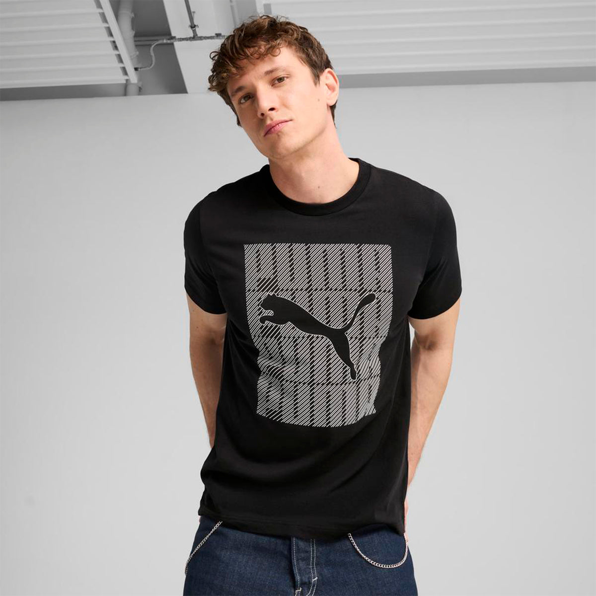 Polo Urbano Hombre Puma Graphics Puma Wording Tee color Negro Para uso diario - código 684825 01