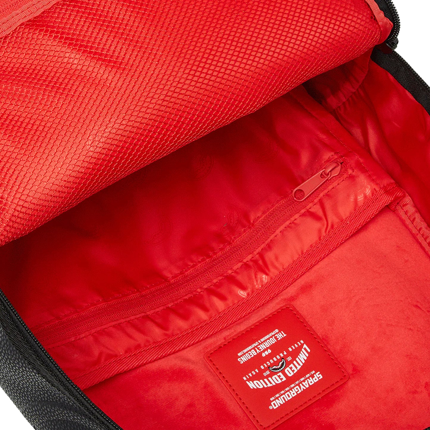 Mochila Urbano Unisex Sprayground Dlxsv Shark Central Next Stop