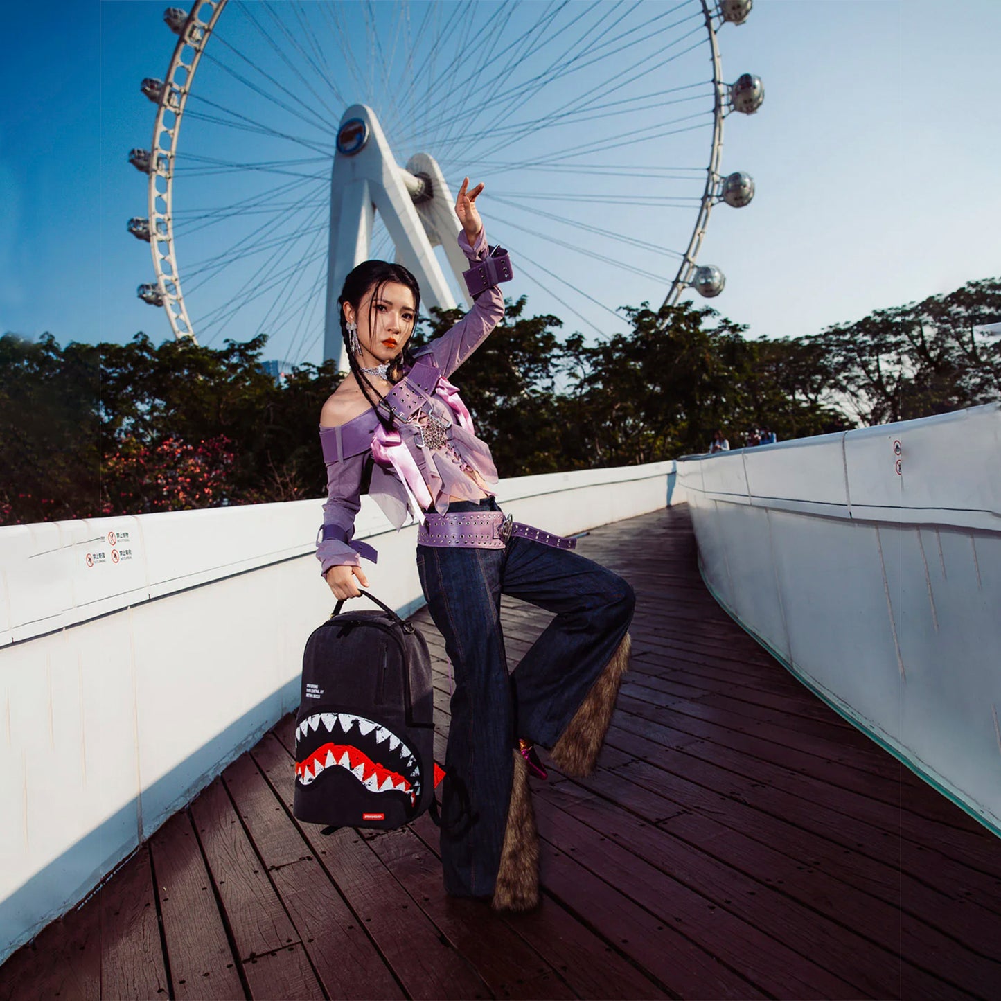 Mochila Urbano Unisex Sprayground Dlxsv Shark Central Painted