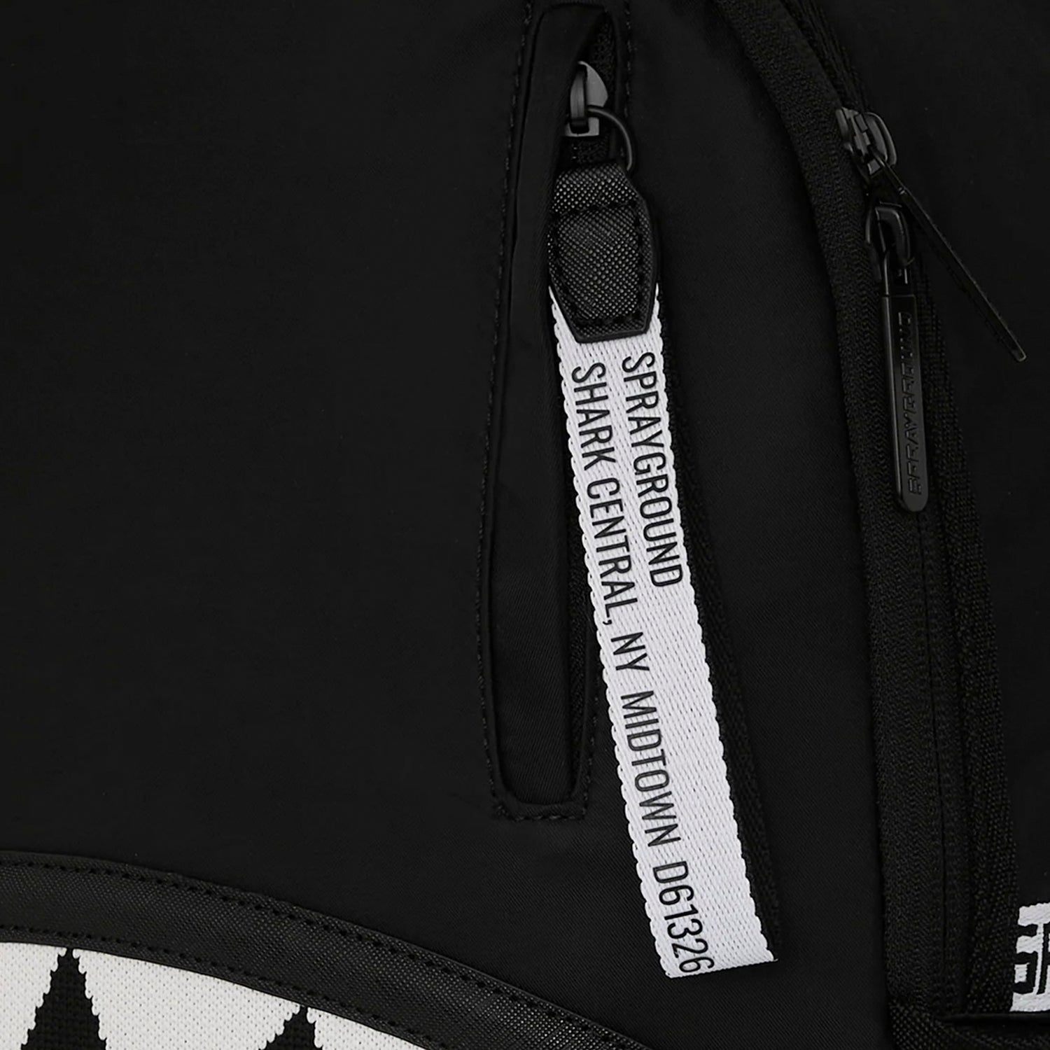 Mochila Urbano Unisex Sprayground Dlxsv Shark Central Hazard Pay