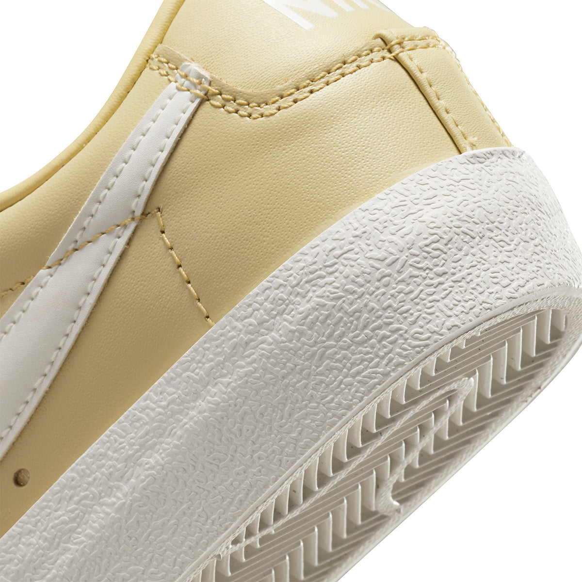 Zapatillas Nike Mujer Blazer Low '77 Amarillo