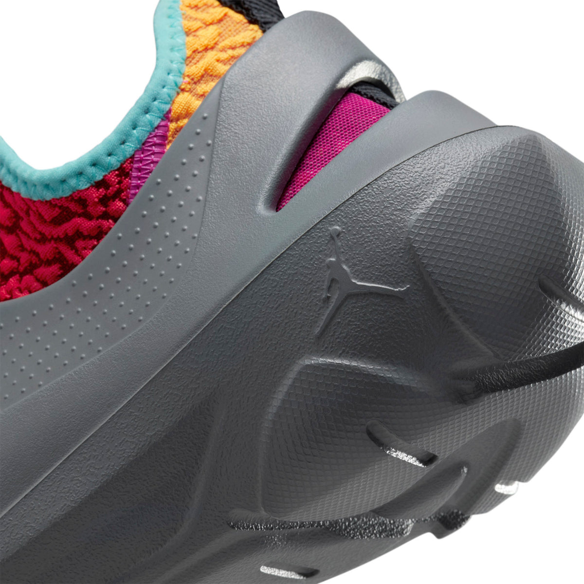 Zapatillas Basketball Hombre Nike Jordan System.