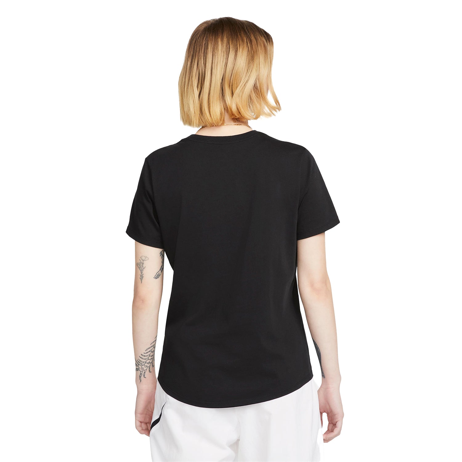 Camiseta Mujer Urbano Nike Sportswear Club Essentials - Outfit streetwear