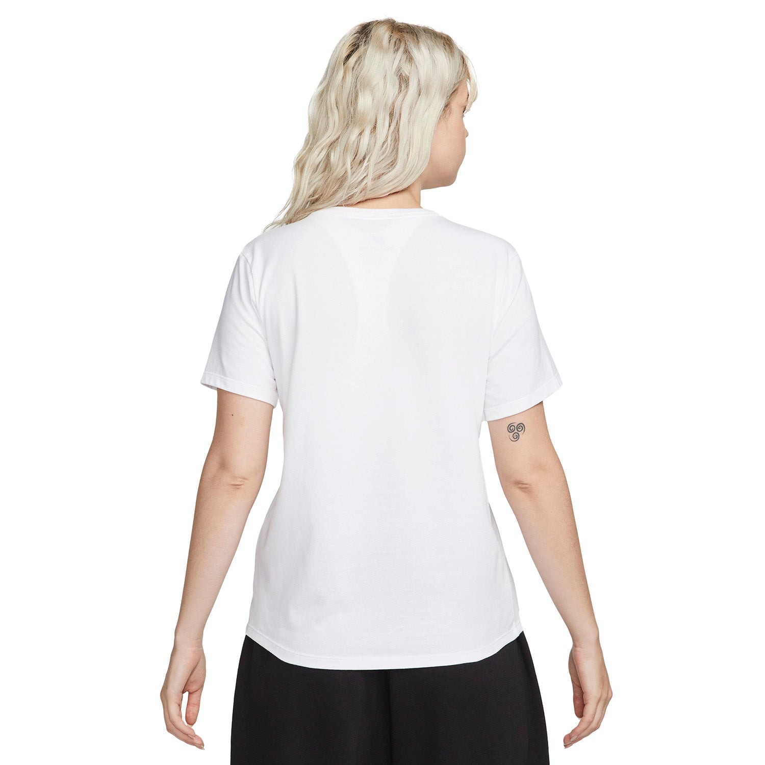 Camiseta Nike Mujer Sportswear Club Blanco