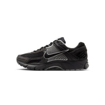 Zapatillas Nike Hombre Zoom Vomero 5 Suede Negro