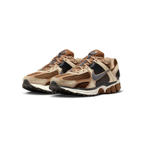 Zapatillas Nike Hombre Zoom Vomero 5 Suede Marron