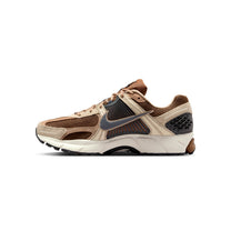 Zapatillas Nike Hombre Zoom Vomero 5 Suede Marron