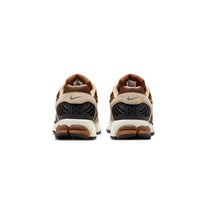 Zapatillas Nike Hombre Zoom Vomero 5 Suede Marron