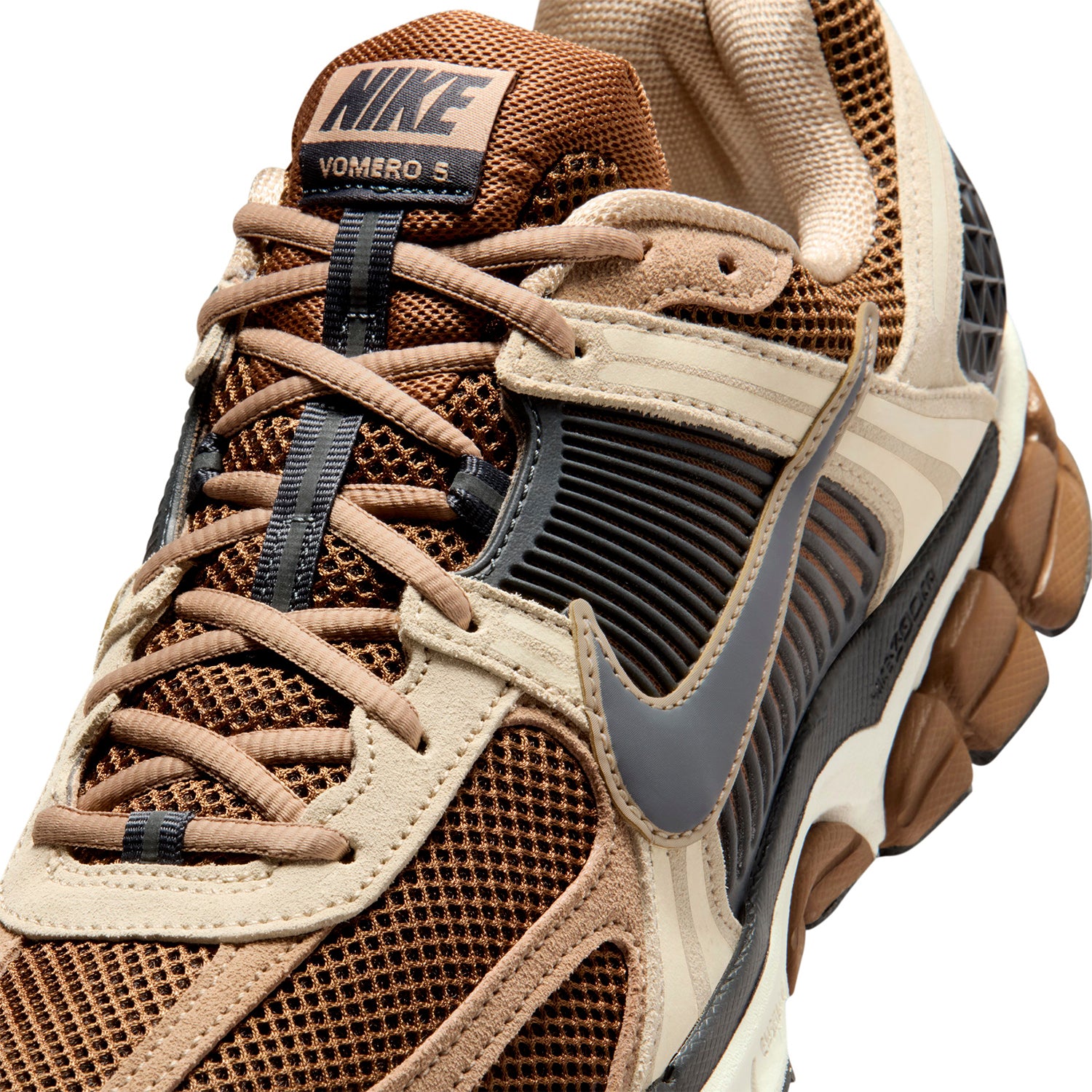 Zapatillas Nike Hombre Zoom Vomero 5 Suede Marron