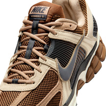 Zapatillas Nike Hombre Zoom Vomero 5 Suede Marron