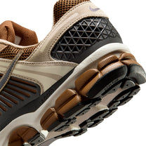 Zapatillas Nike Hombre Zoom Vomero 5 Suede Marron