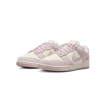 Zapatillas Nike Mujer Dunk Low SE Rosado