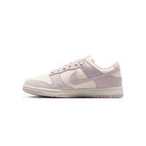 Zapatillas Nike Mujer Dunk Low SE Rosado