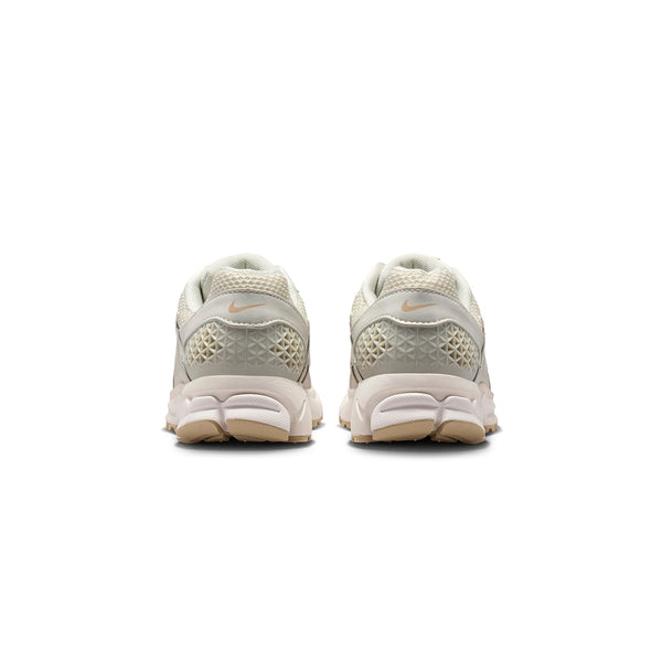 Zapatillas Nike Mujer Zoom Vomero 5 Crema
