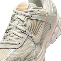 Zapatillas Nike Mujer Zoom Vomero 5 Crema
