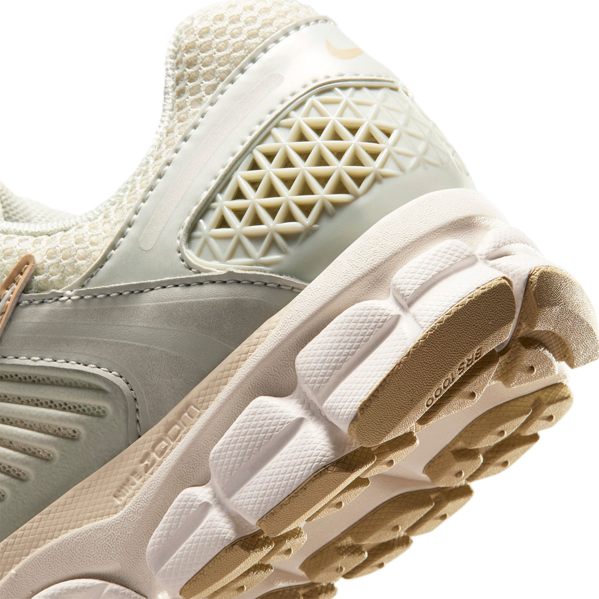 Zapatillas Nike Mujer Zoom Vomero 5 Crema