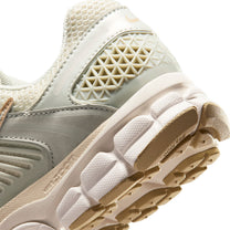 Zapatillas Nike Mujer Zoom Vomero 5 Crema