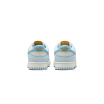 Zapatillas Nike Mujer Dunk Low SE Celeste