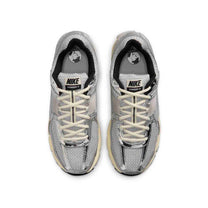Zapatillas Nike Hombre Zoom Vomero 5 Gris