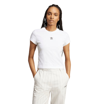Polos Originals Mujer Adidas Ess Slim Tee color Blanco Outfit streetwear - código Jc8973