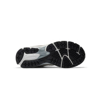 Zapatillas New Balance Hombre 2002R Gris